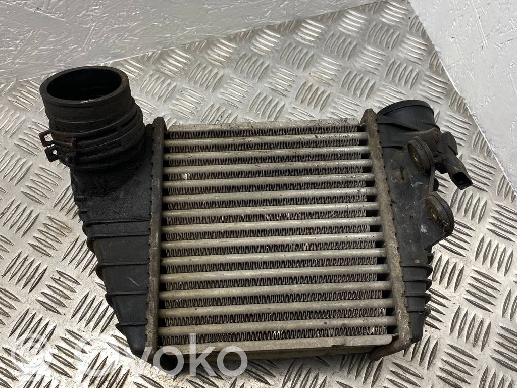 Volkswagen Golf IV Interkūlerio radiatorius 