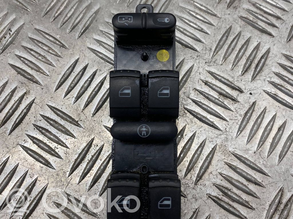 Volkswagen PASSAT B5.5 Electric window control switch 
