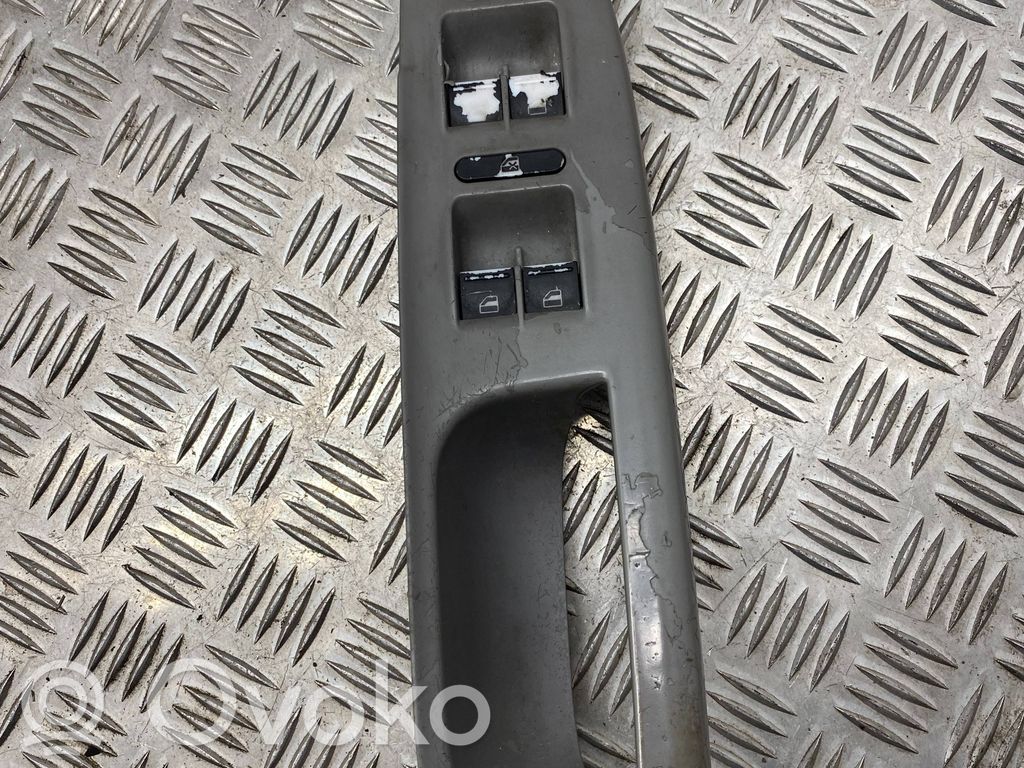 Volkswagen PASSAT B6 Interrupteur commade lève-vitre 