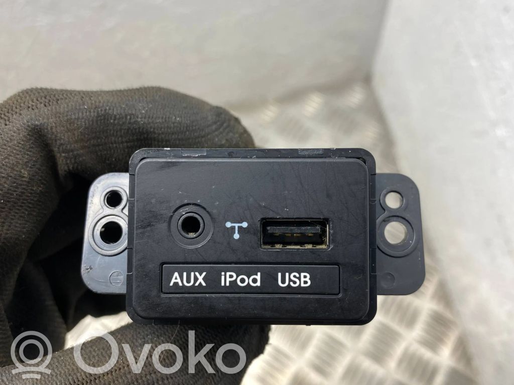 KIA Sorento USB socket connector 