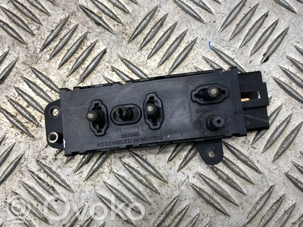 Interruptor de control del asiento   04601757
