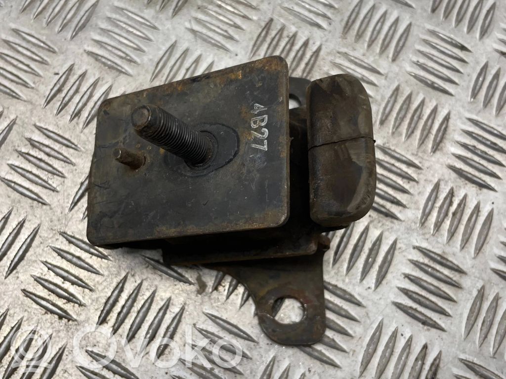 KIA Sorento Engine mount bracket 