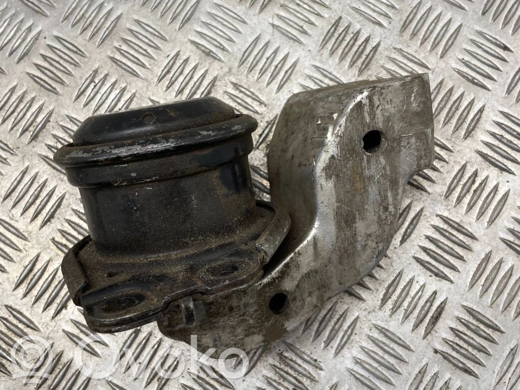 Volvo S40, V40 Engine mount bracket 