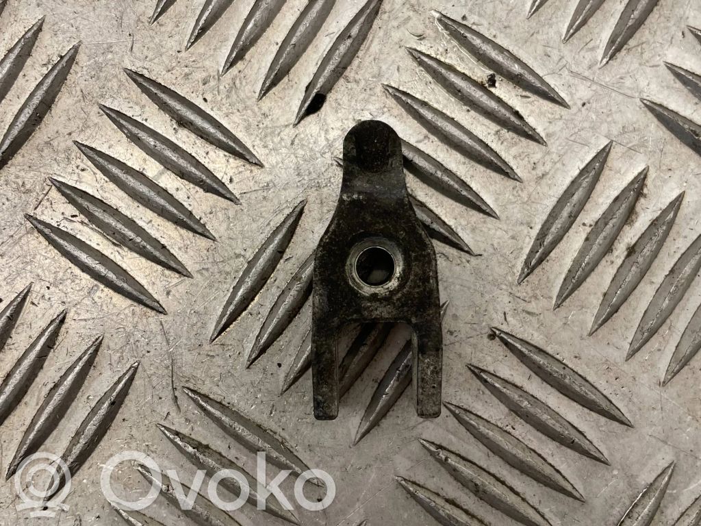 Abrazadera del inyector de combustible