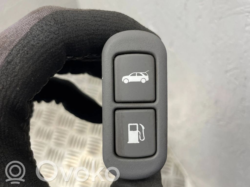 KIA Sorento Fuel tank opening switch 