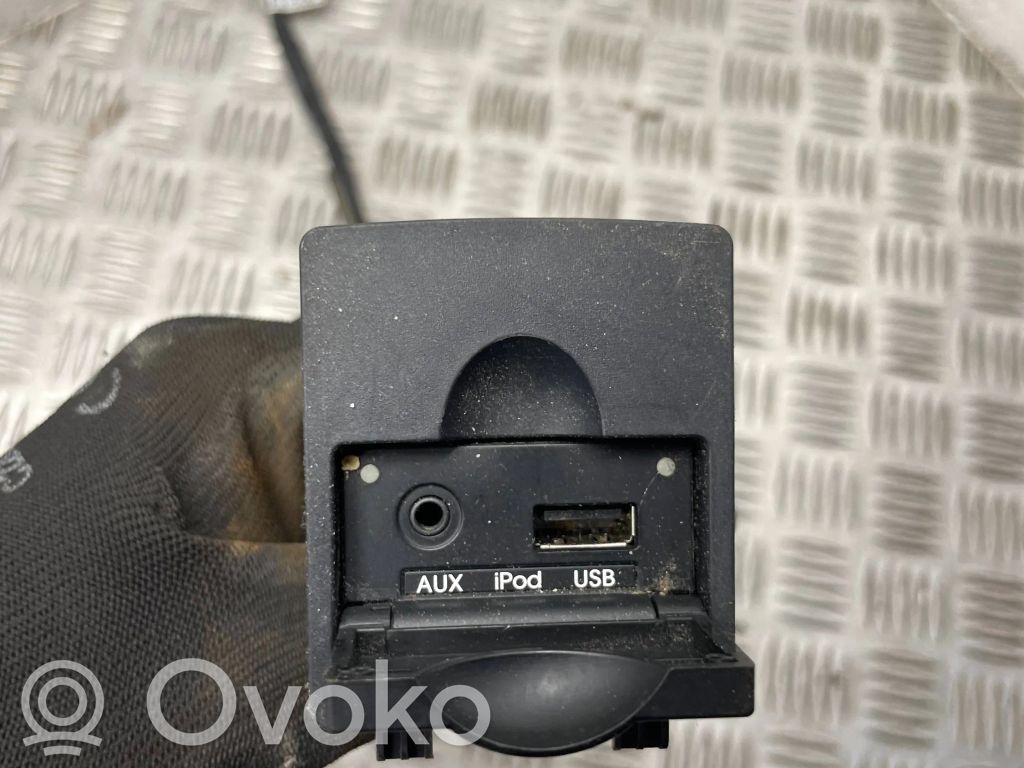 Hyundai i30 Enchufe conector USB 