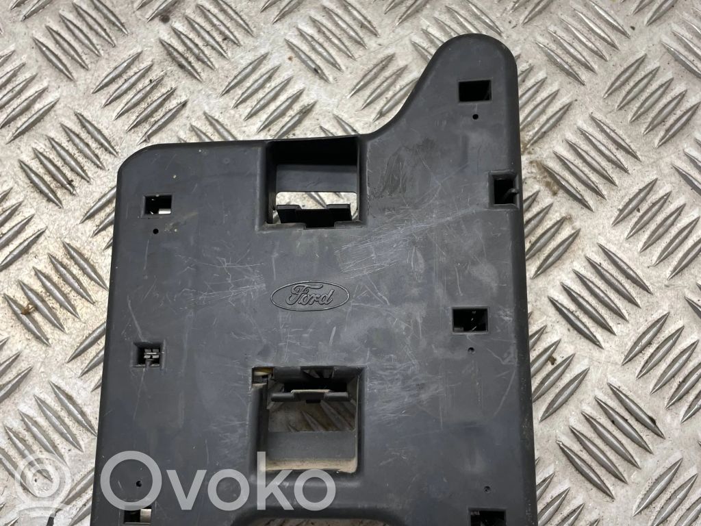 Ford Scorpio Takavalon polttimon suojan pidike 