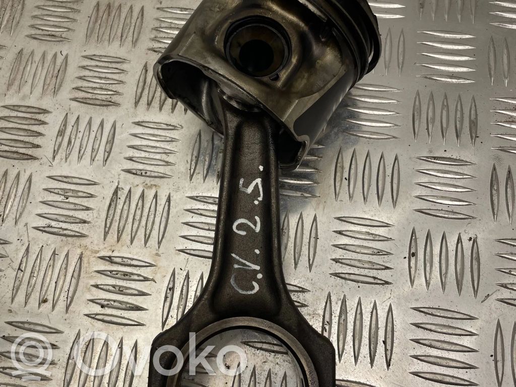 Chrysler Voyager Piston with connecting rod 