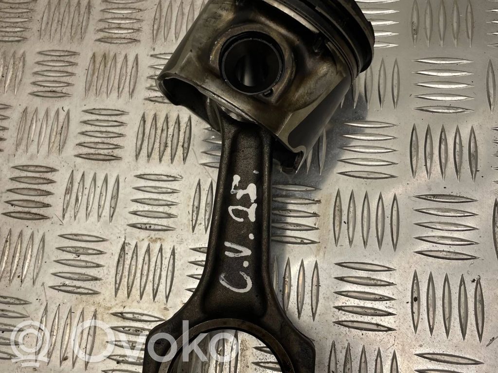 Chrysler Voyager Piston with connecting rod 