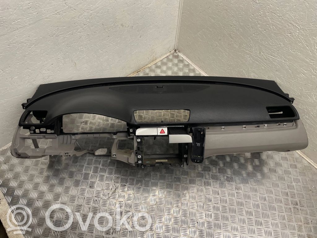 Volkswagen PASSAT B6 Deska rozdzielcza 