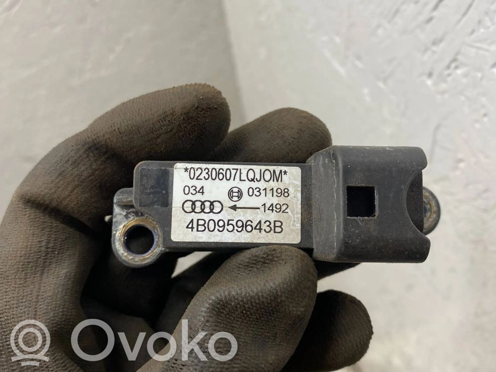 Audi A6 S6 C5 4B Senzor impact/declanșare airbag 