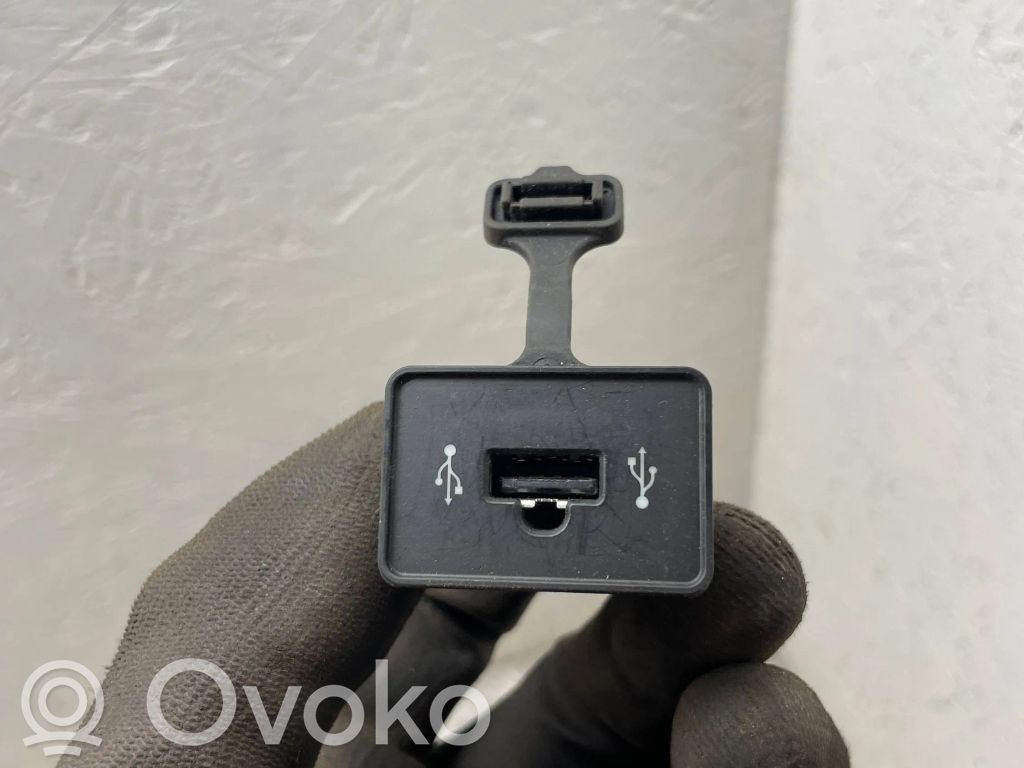 Alfa Romeo 159 USB socket connector 
