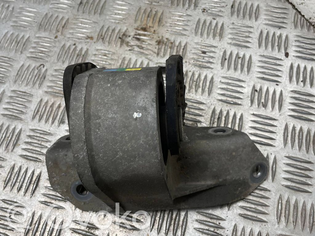 Land Rover Freelander Engine mount bracket 