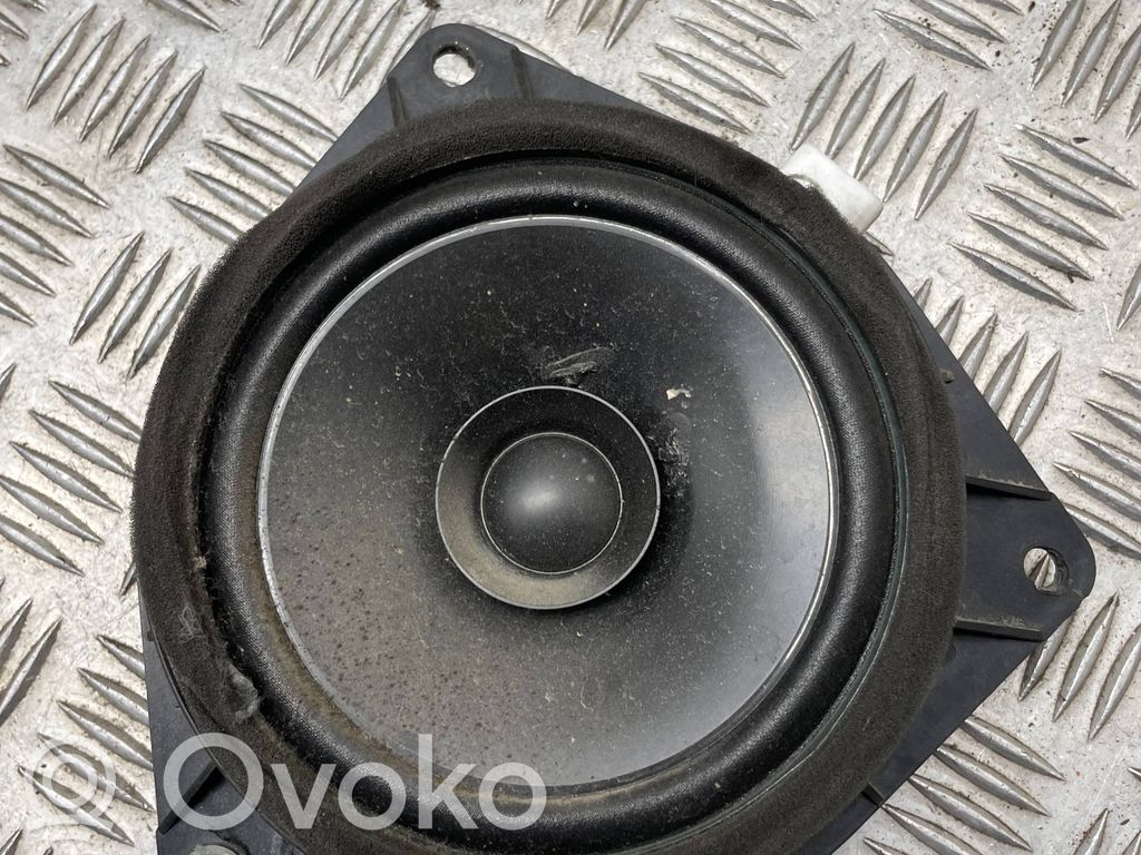 Toyota Avensis Verso Głośnik drzwi tylnych 
