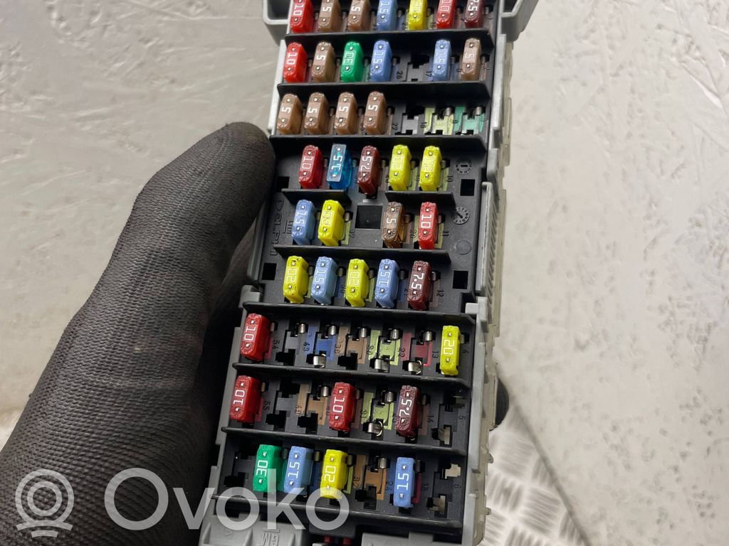 Opel Meriva A Juego de caja de fusibles 