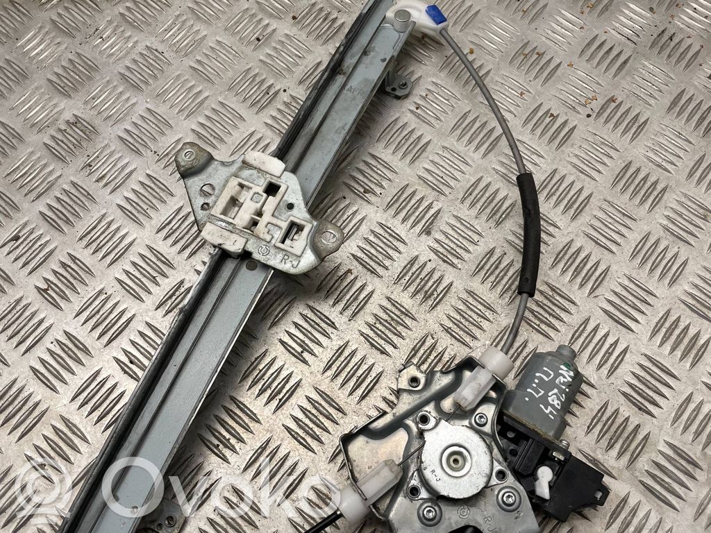 Nissan Juke I F15 Elektryczny podnośnik szyby drzwi przednich 
