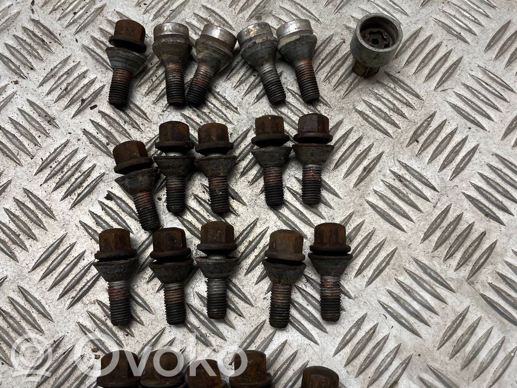 Tuercas/tornillos