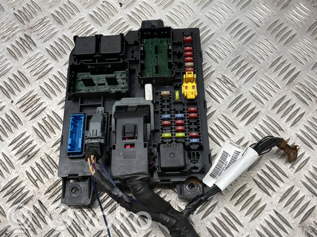 Dodge Durango II Fuse module 