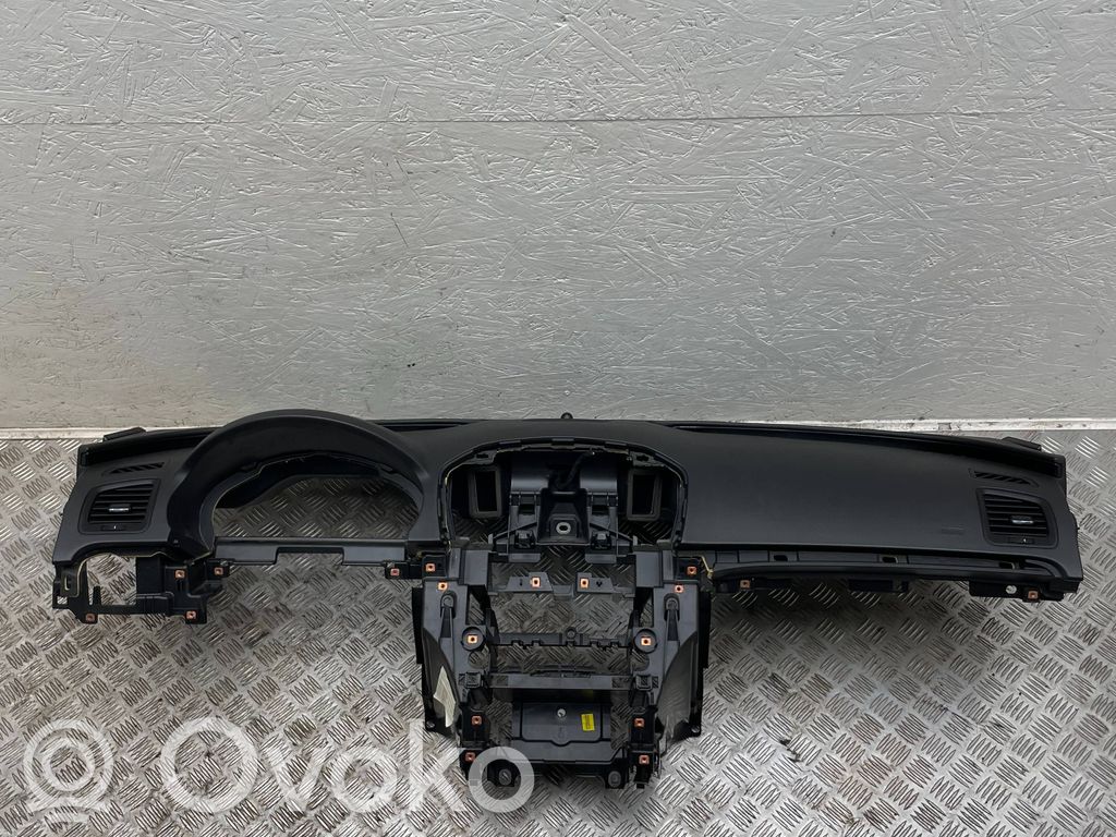Opel Insignia A Panelis 