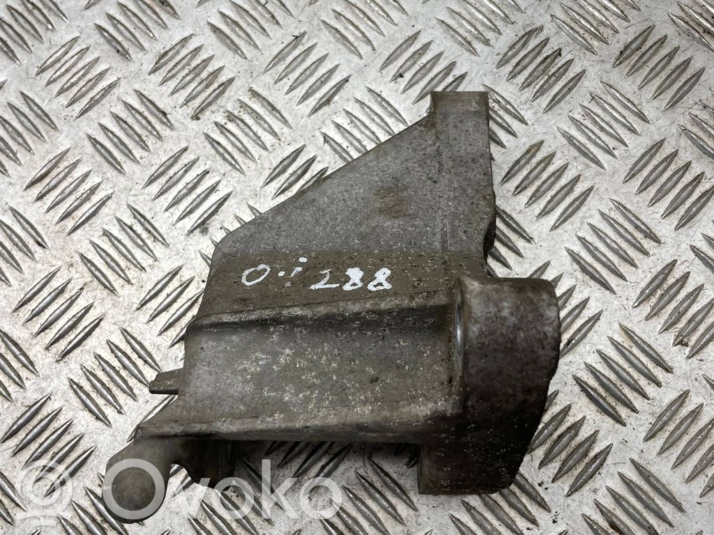 Opel Insignia A Engine mounting bracket 