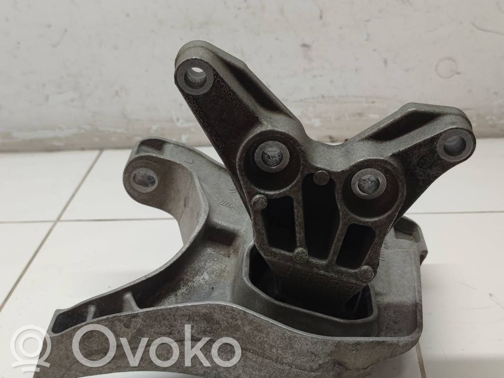 Peugeot 5008 II Engine mount bracket 