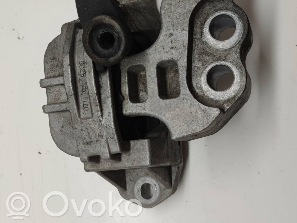 Fiat Tipo Engine mounting bracket 