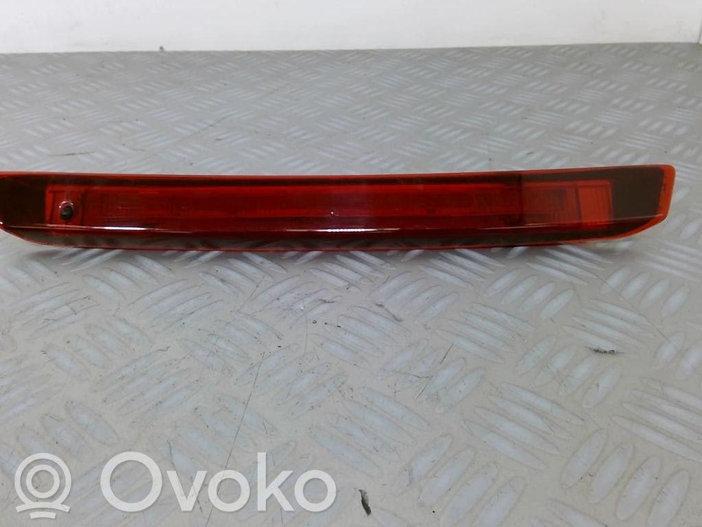Kolmas/lisäjarruvalo   BS7113A601BE