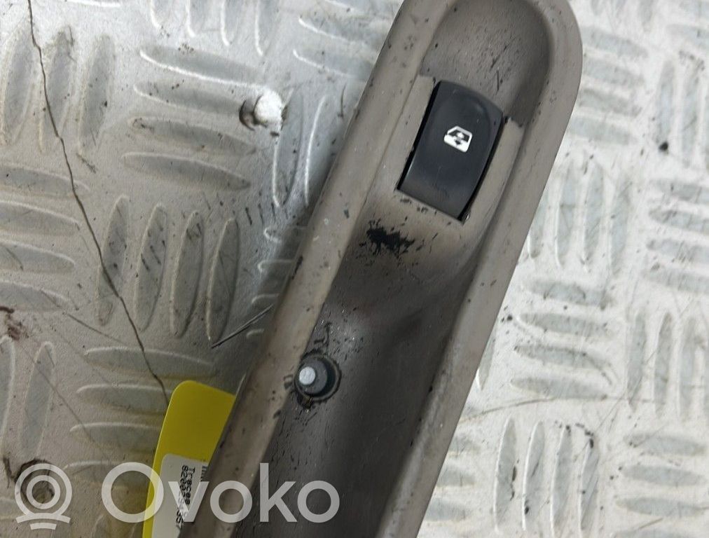 Renault Clio III Electric window control switch 