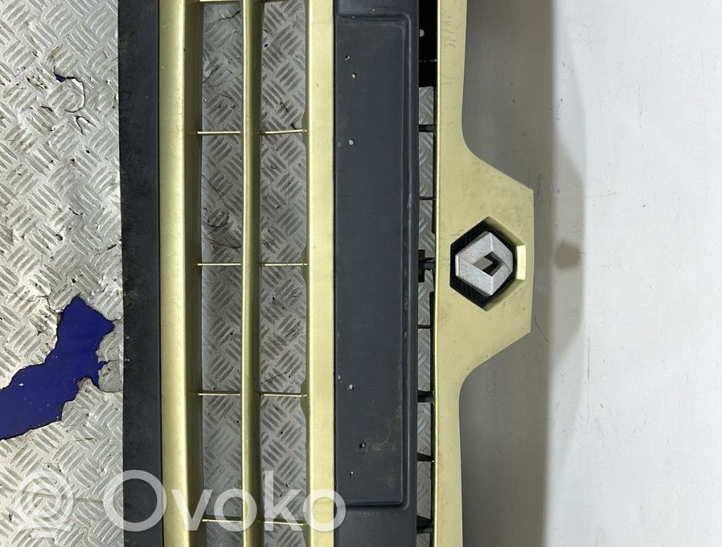 Renault Clio II Parachoques delantero 