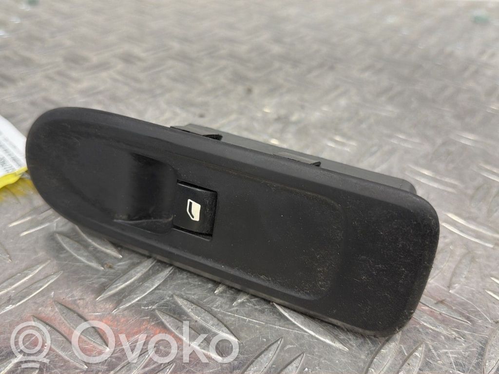 Electric window control switch   96637533XT