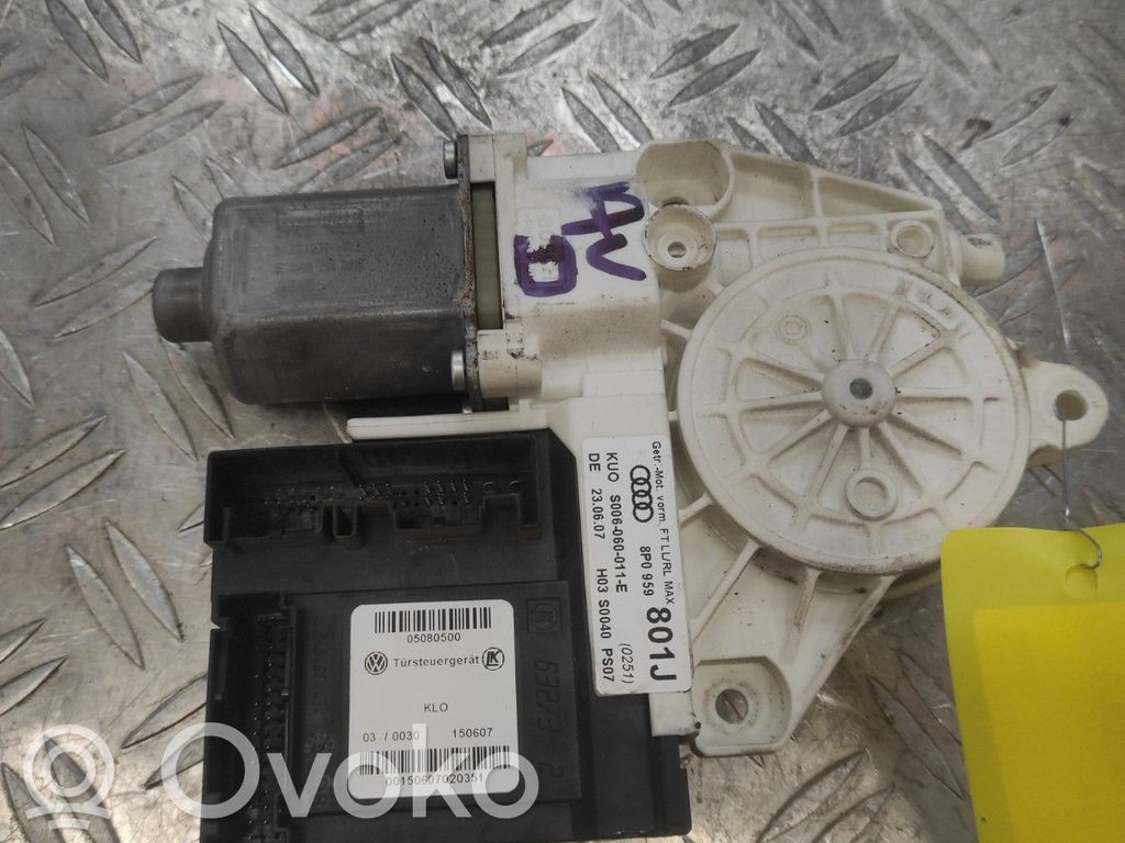 Silnik regulatora szyby drzwi przednich   8P0959801J