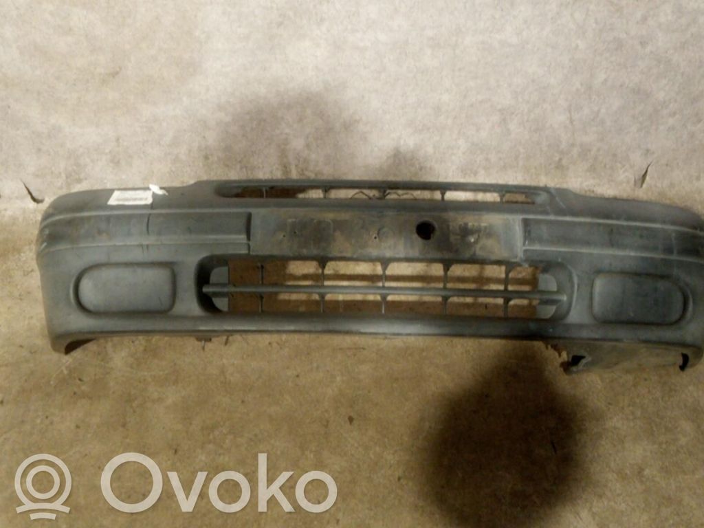 Renault Clio I Parachoques delantero 