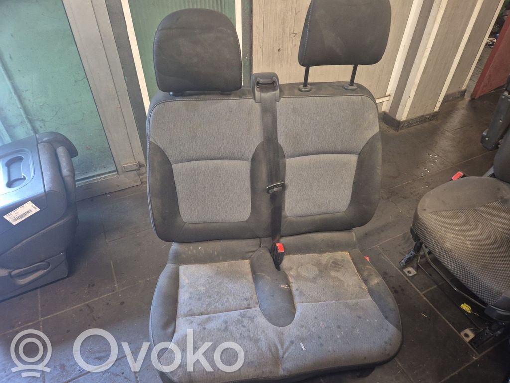 Kaksoisetuistuin   95517417