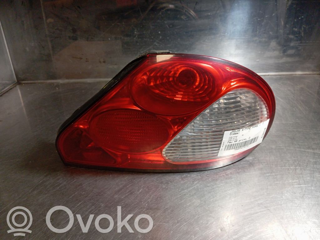 Rear/tail lights   C2S40487
