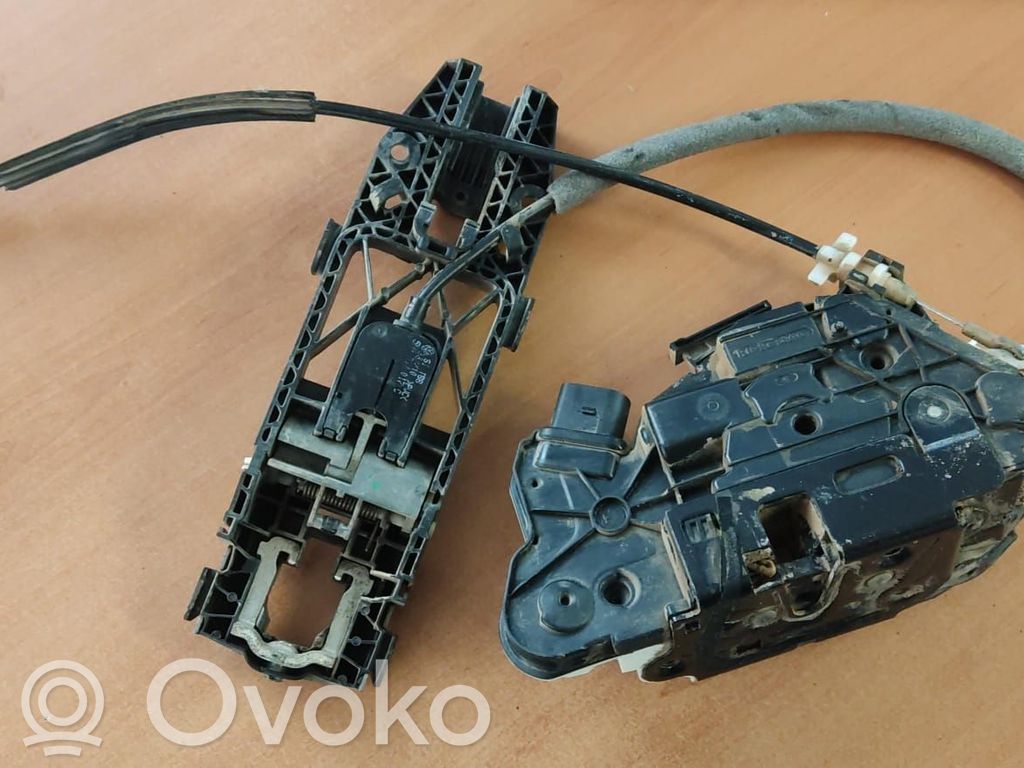 Skoda Fabia Mk2 (5J) Etuoven lukko (kahvan vieressä) 