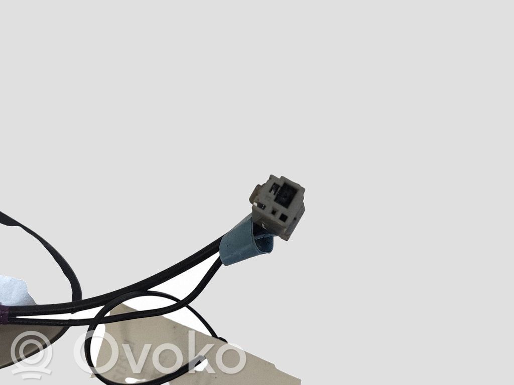 Nissan Leaf II (ZE1) GPS-pystyantenni 