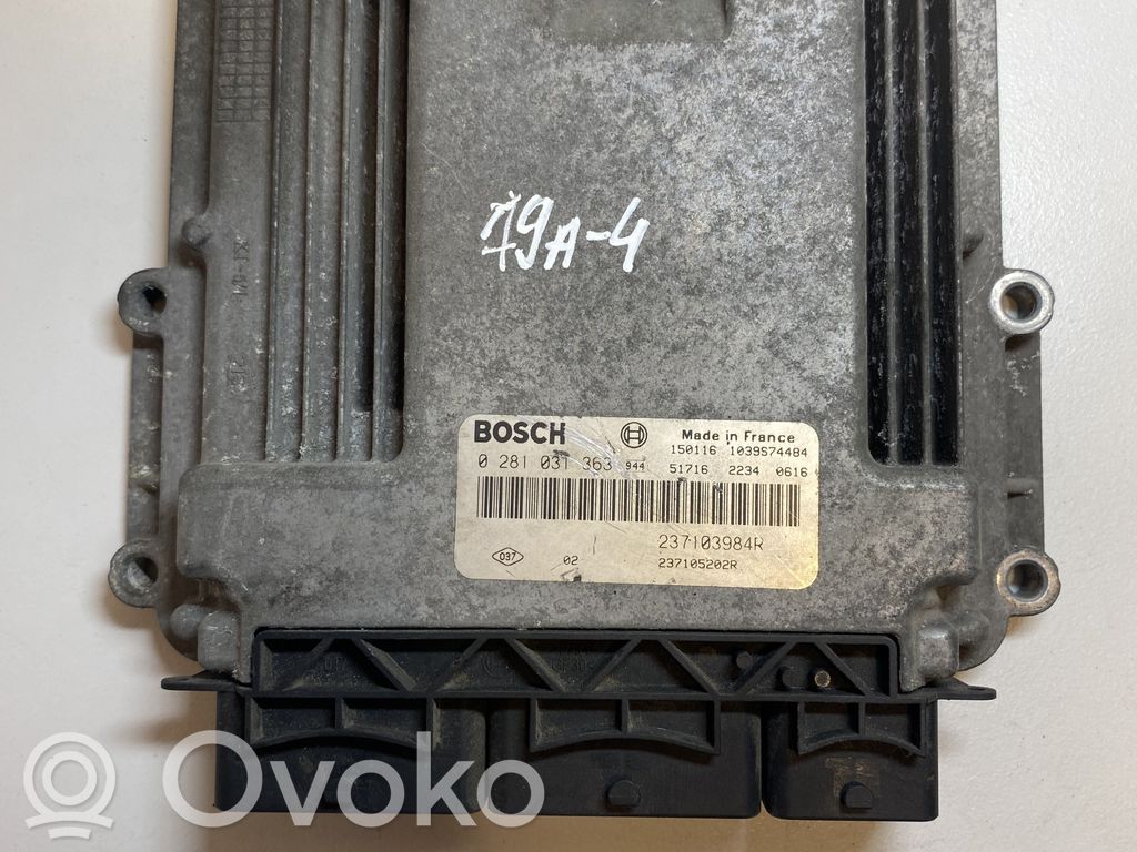 Opel Vivaro Engine control unit/module 
