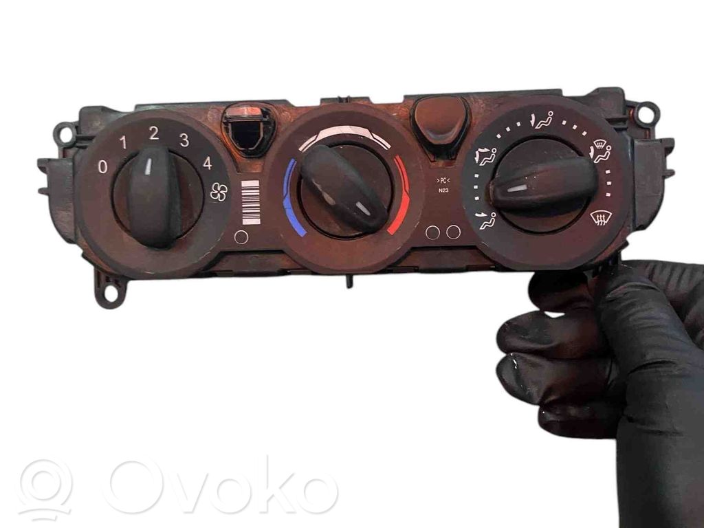 Climate control unit   BK2T18549