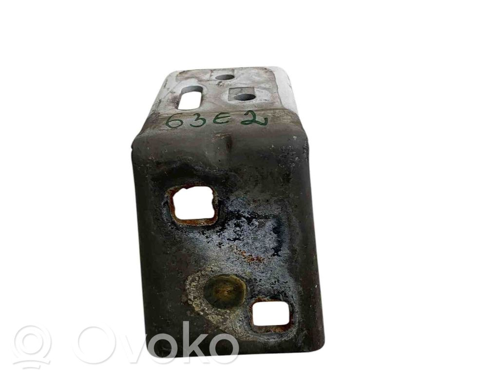 Laikiklis sparno   BK2116D154AA