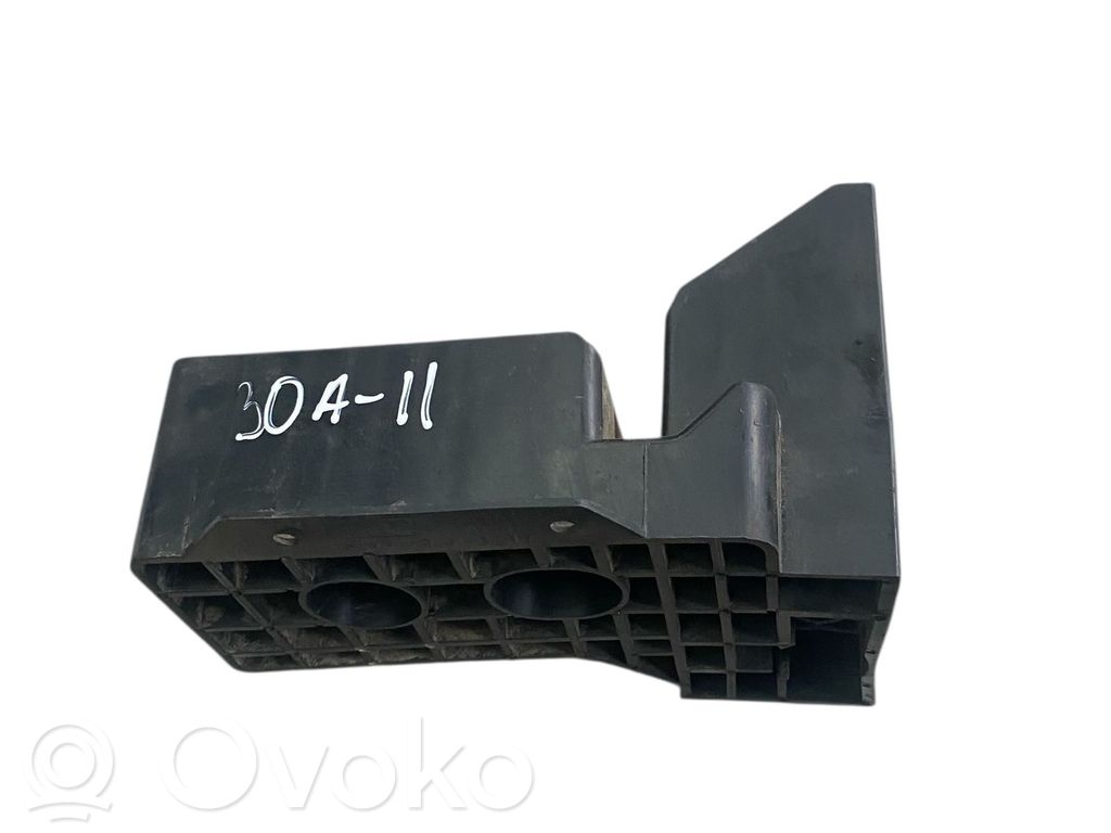 Front splash guards bracket   AB3916164AA