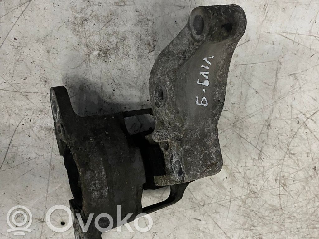 Engine mount bracket   112841371R