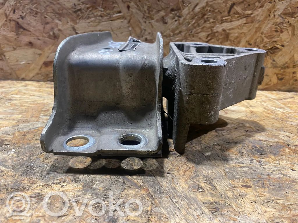 Engine mount bracket   1363376080