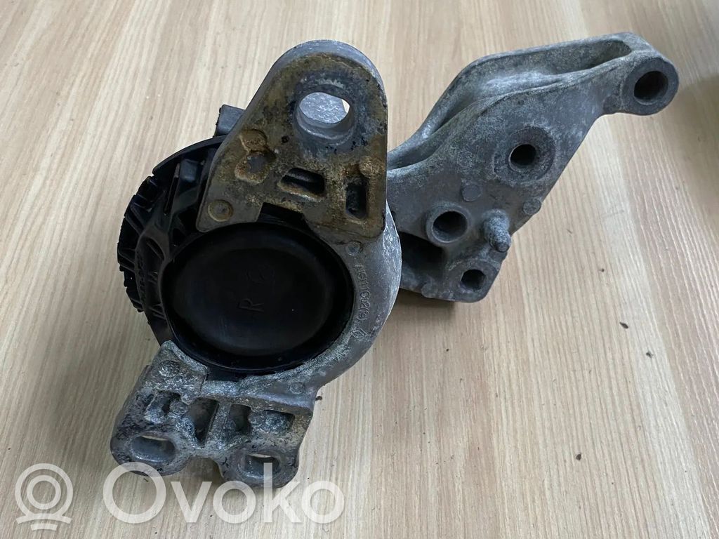 Engine mount bracket   112101360R