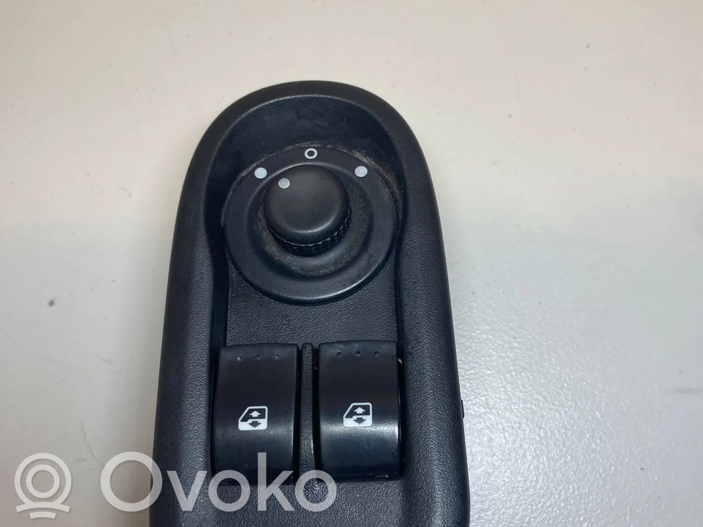 Electric window control switch   8200548968