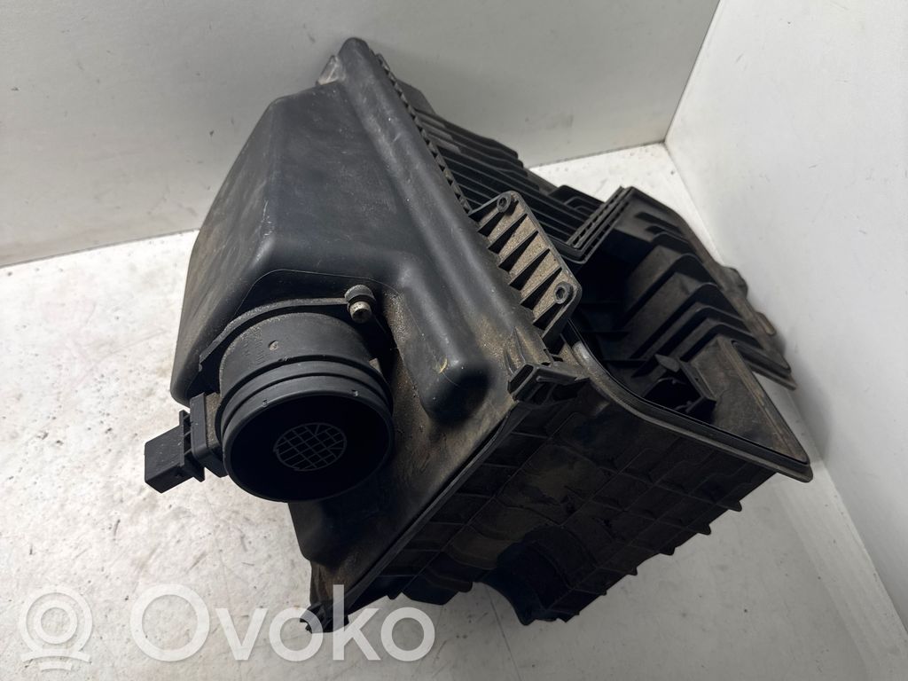 Air filter box   7788084
