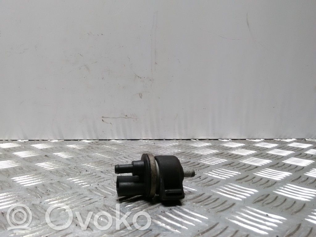 Volkswagen PASSAT B6 Válvula de vacío 