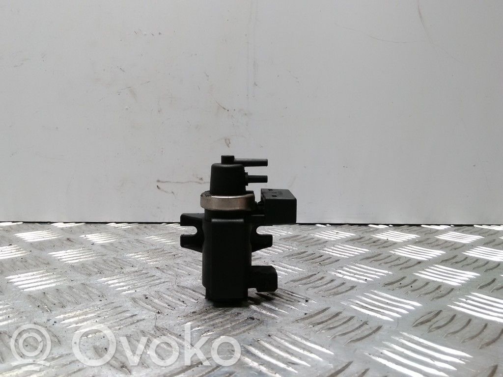 Vacuum valve   2247906,72279600
