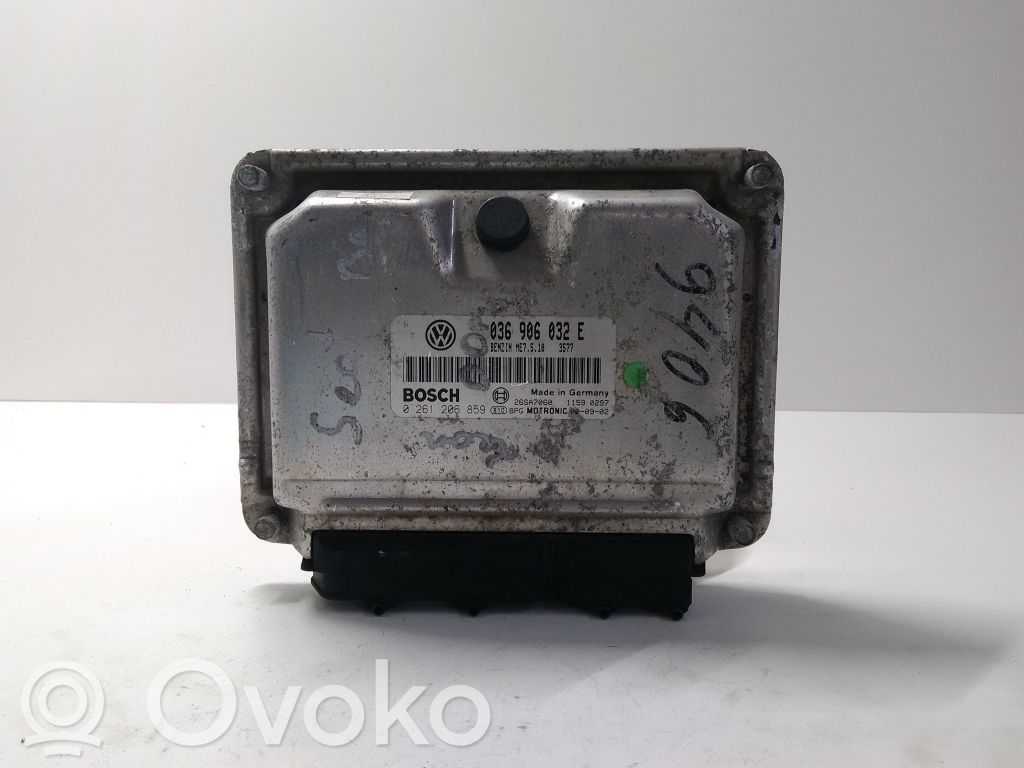 Volkswagen Golf IV Engine control unit/module 