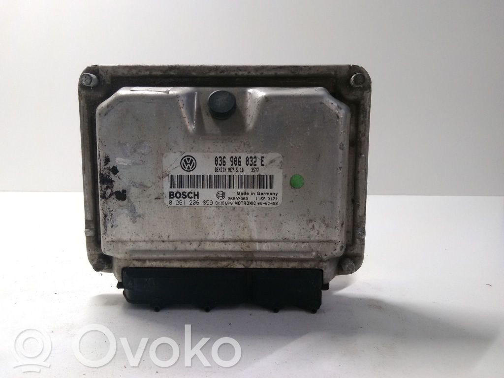 Volkswagen Golf IV Engine control unit/module 