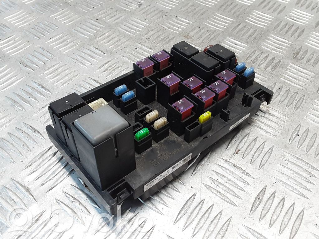 Subaru B9 Tribeca Fuse module 